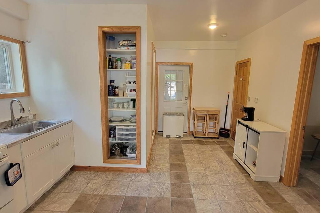 Peaceful Apartment Траверс-Сити Экстерьер фото